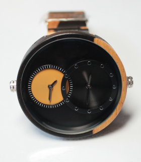 zwart-wit houten horloge