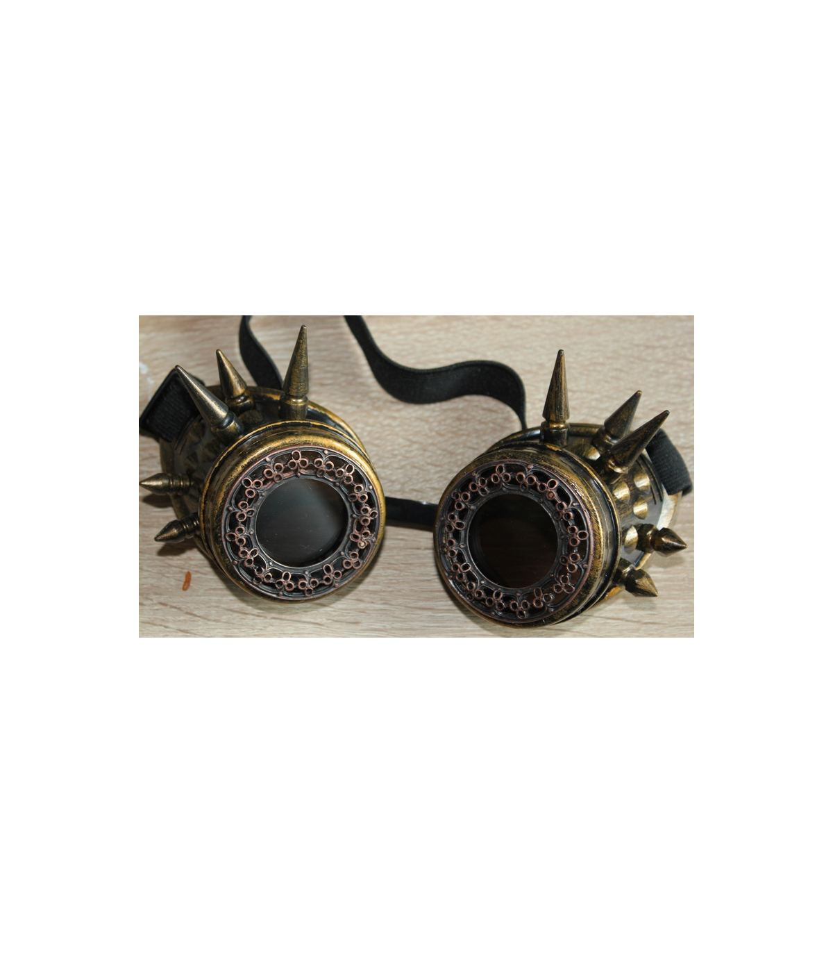 steampunk goggles met spikes