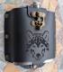 metalen flask in lederen hoes