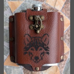 Flask in leder riemhoesje Wolf